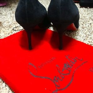 Christian Louboutin décolleté pump - black suede